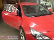 Opel Astra J разбили боковое стекло